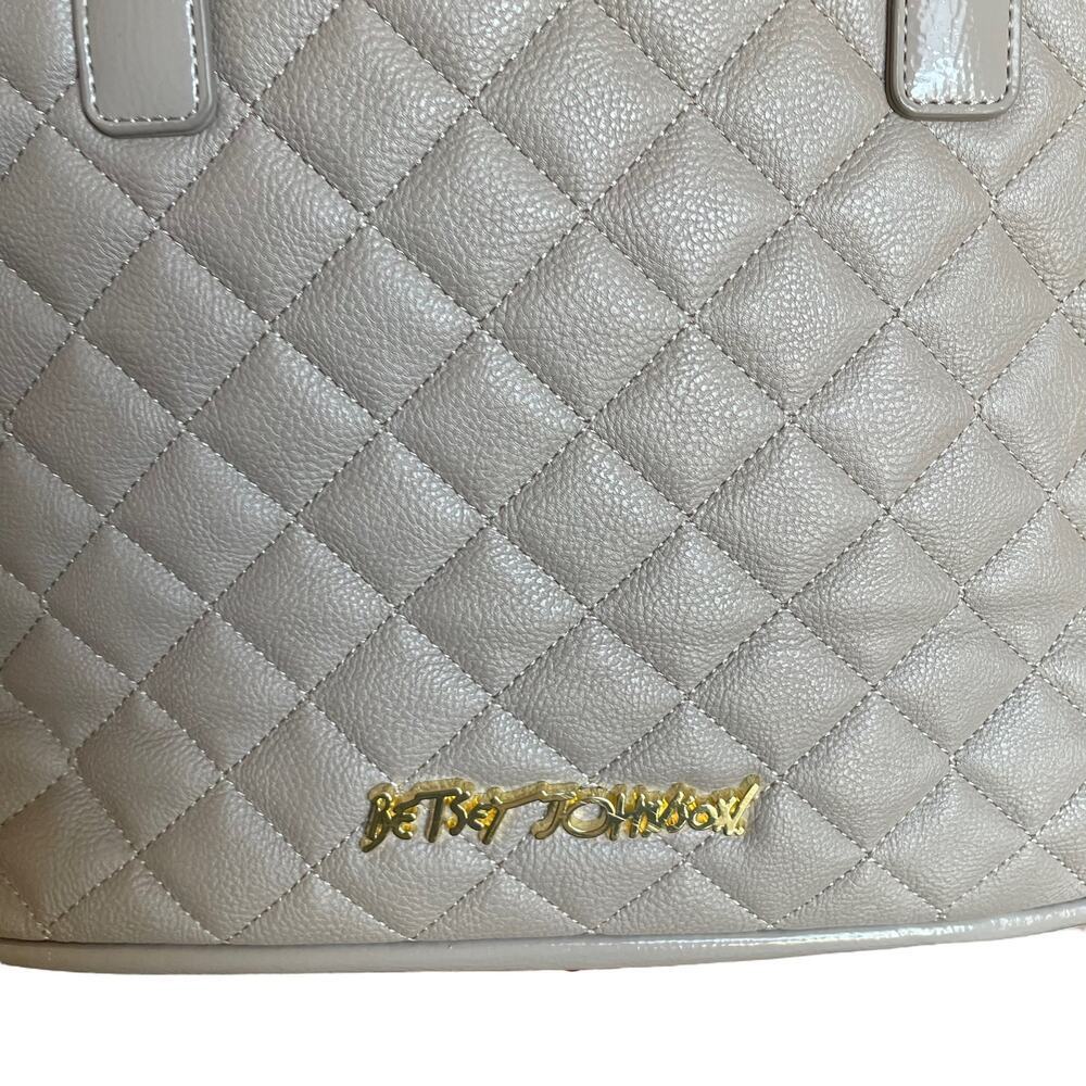 Betsey Johnson Large Cream Quilted Bow Purse - Picture 5 of 10